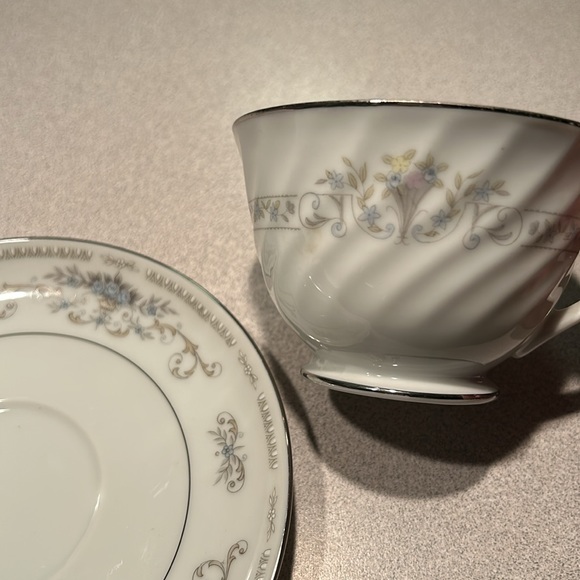 Tea Cup and Saucer “Grantcrest Bouquet” Cup and Wade “Diane” of Japan Saucer - Picture 6 of 6
